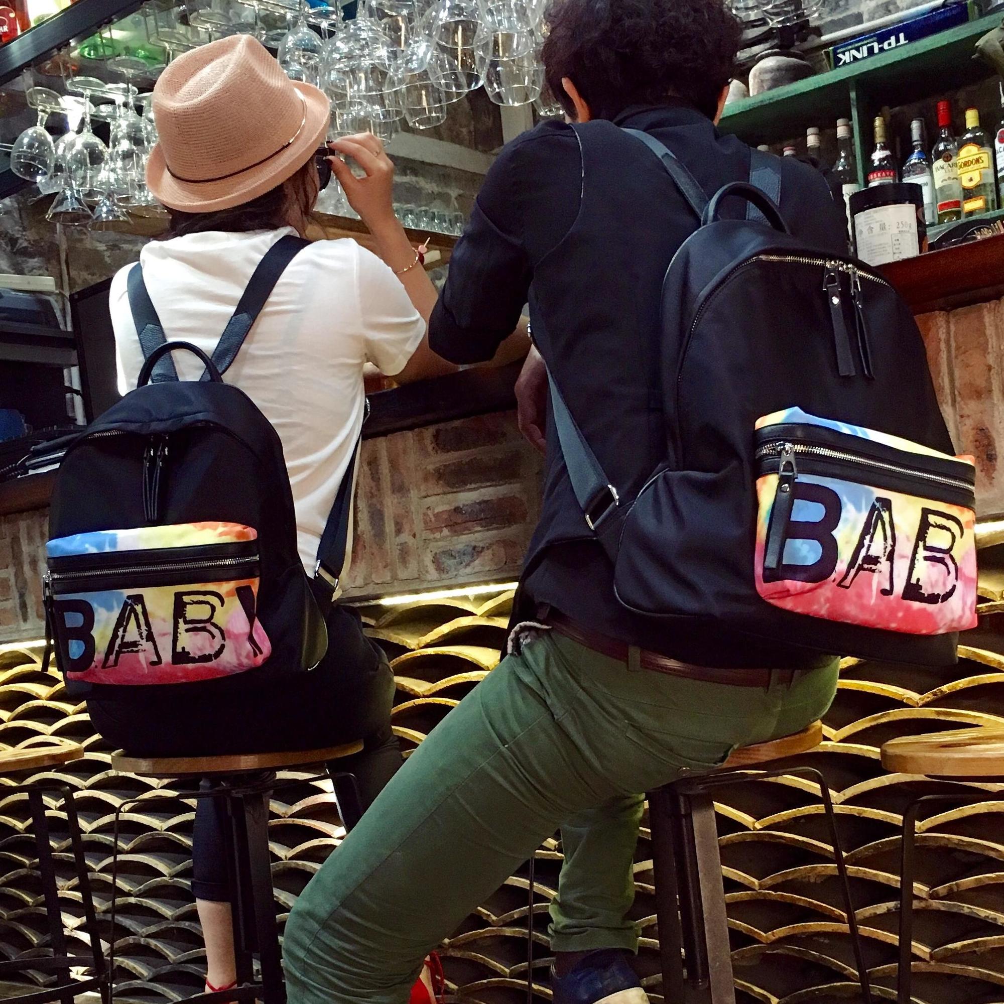 双肩包时尚潮流的,时尚款双肩包