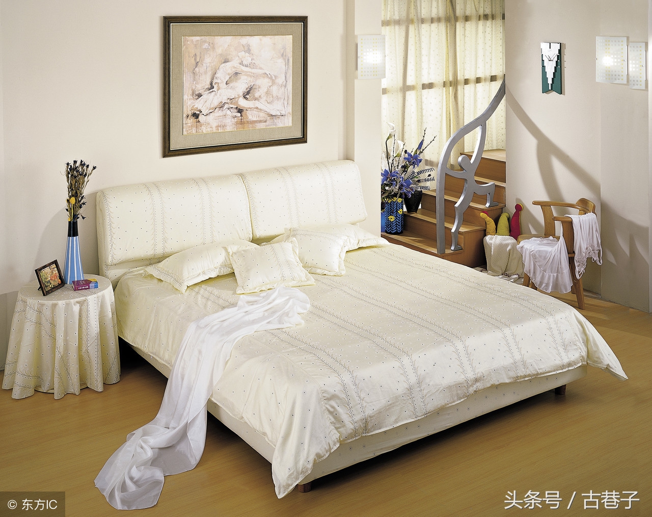 卧室床和沙发怎么摆放是最好的,卧室床与衣柜梳妆台最佳摆放图