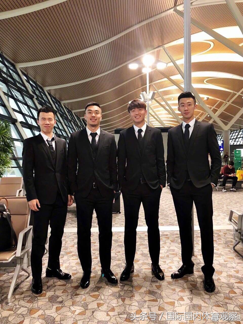 DG西装、rimowa旅行箱亚冠客场之旅派头十足天津权健受追捧！