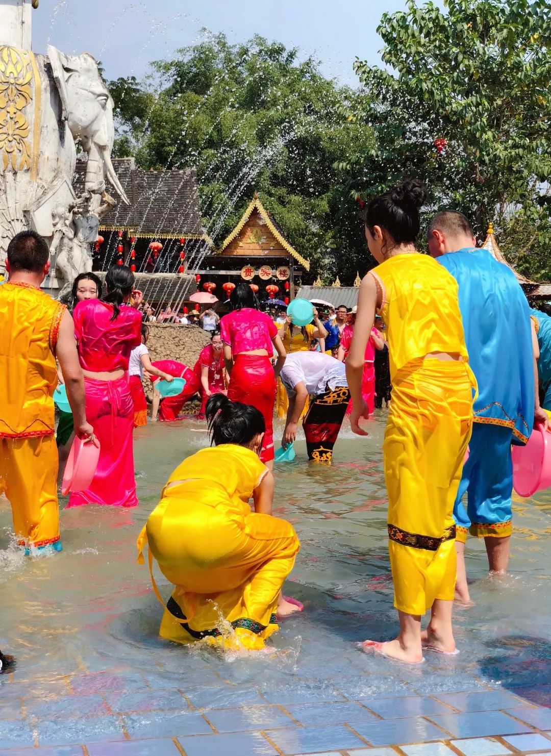 体验一把傣族人民的泼水节,傣族歌曲喜迎新年泼水节的到来