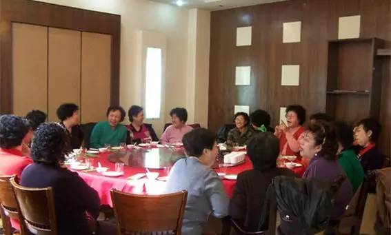 一个公务员写的同学聚会书火了,一个公务员写的同学聚会