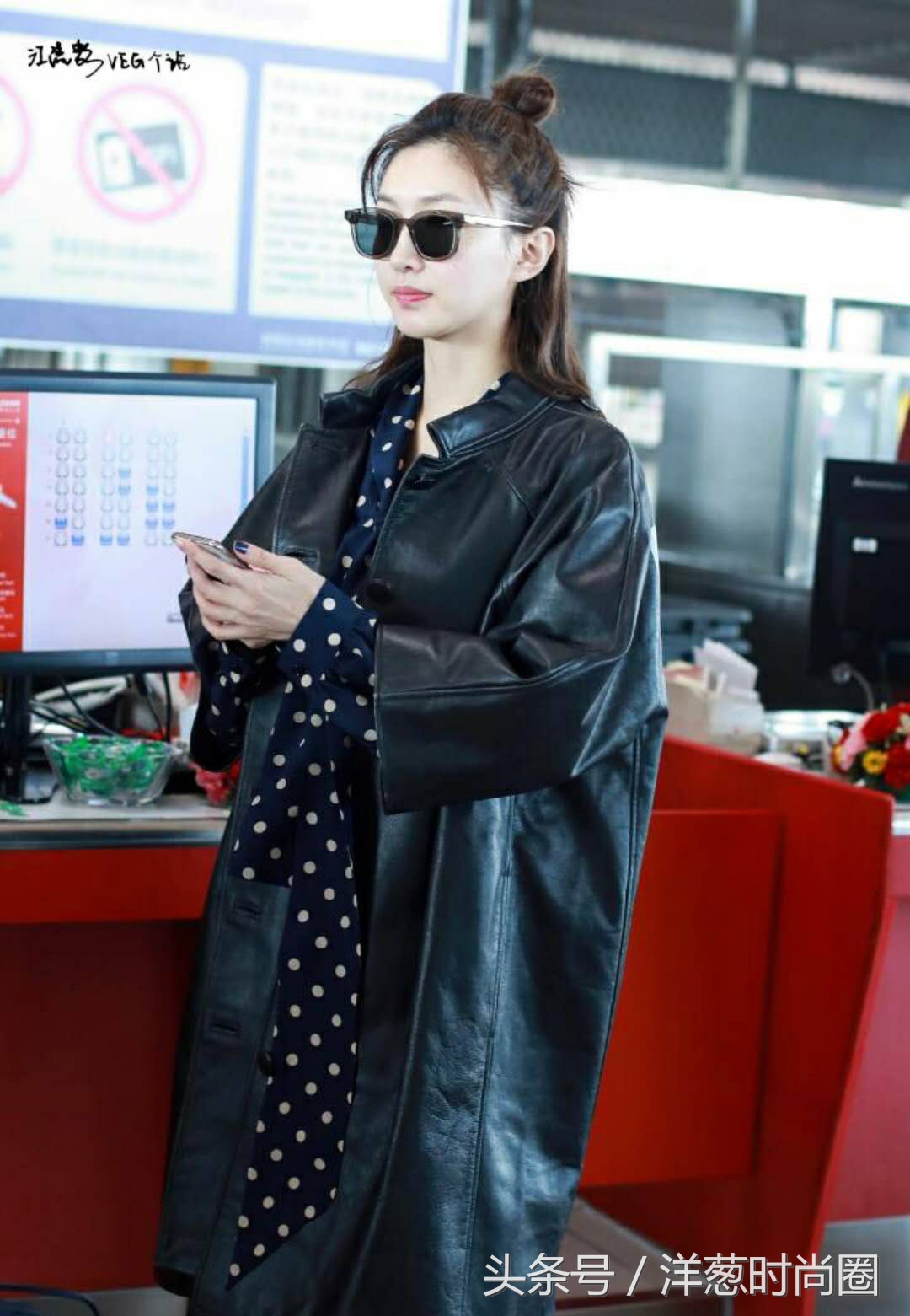 江疏影穿上小黑裙真的是气质十足,江疏影黑色皮衣