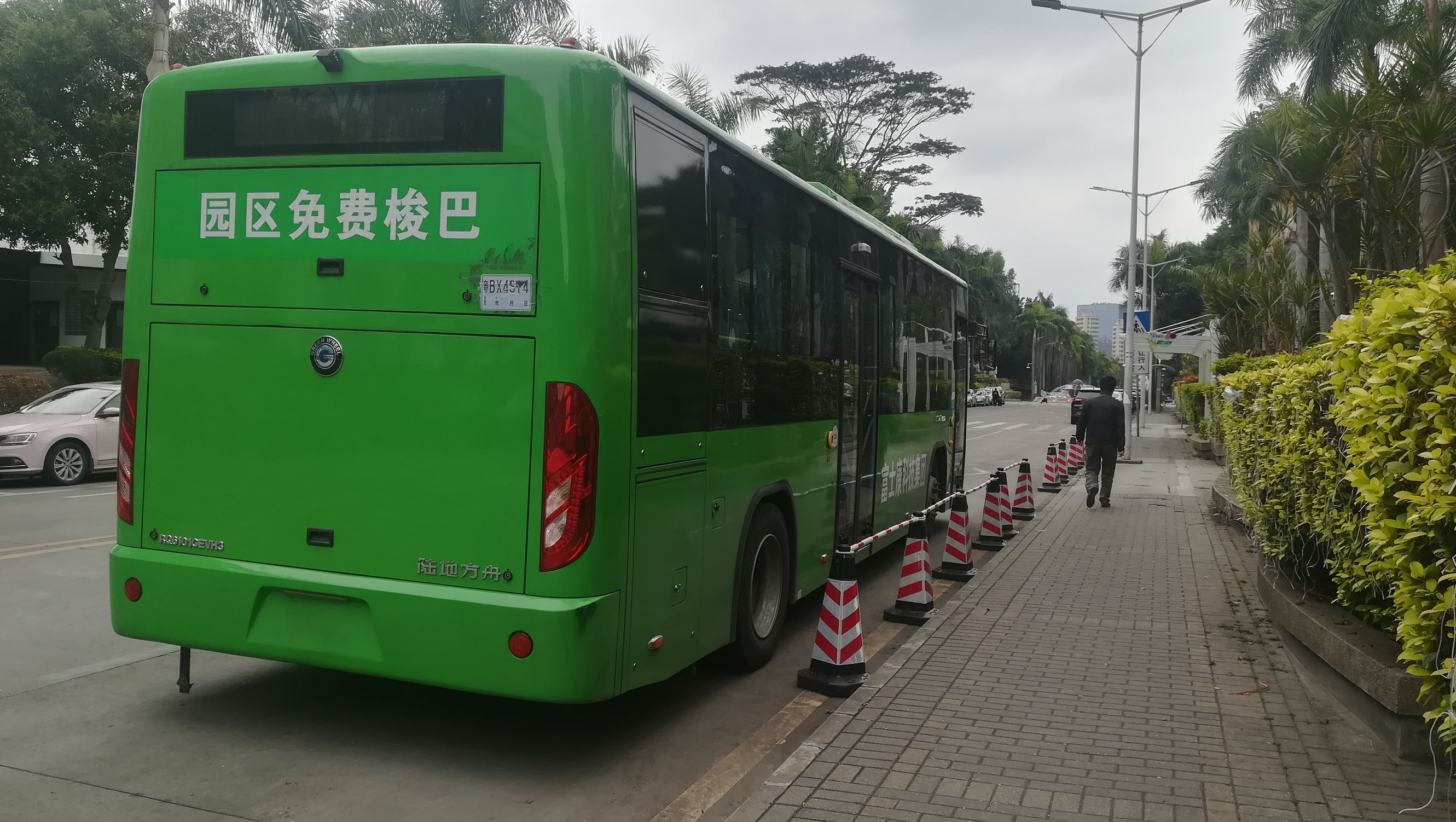 带大家进入工厂,带大家走进车间