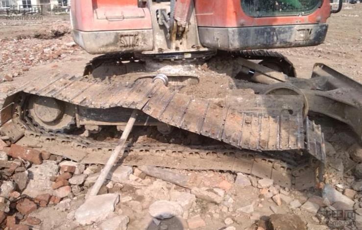 挖掘机链轨脱轨了怎么办,旋挖挖掘机掉链子怎么办