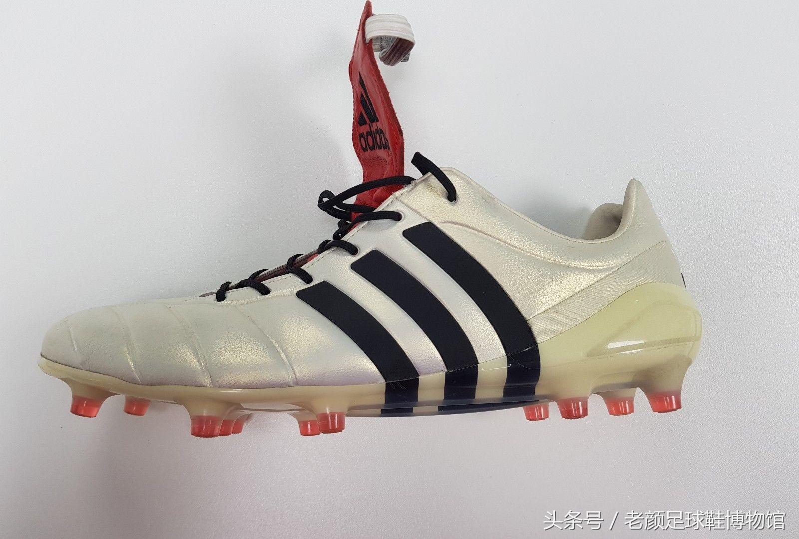 全是套路，塑料毛线组装在一起卖2000，解密足球鞋生产成本的秘密