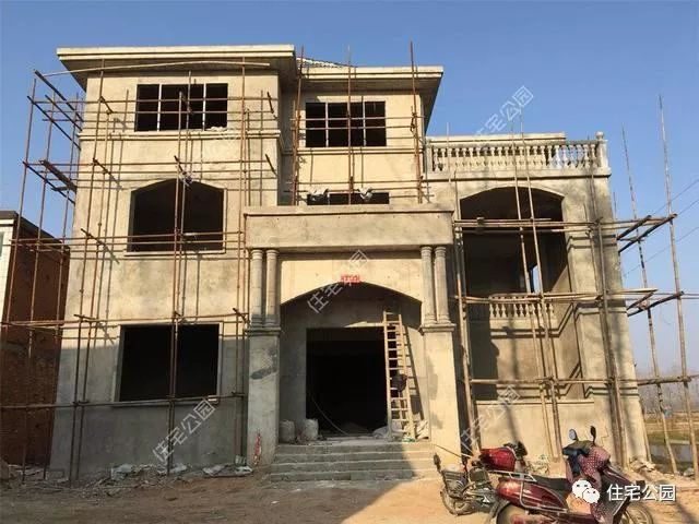 农村建房做真石漆的步骤,农村建房包工头不干了