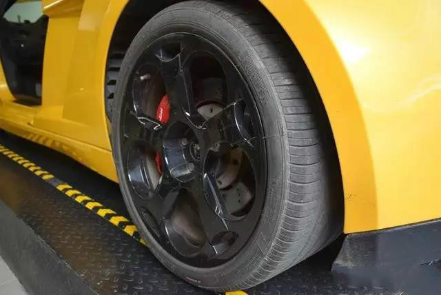 兰博基尼小牛盖拉多视频,兰博基尼