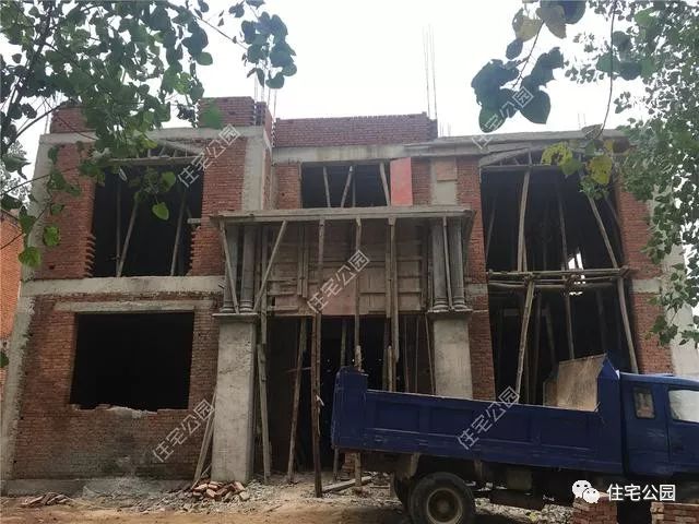 农村建房做真石漆的步骤,农村建房包工头不干了