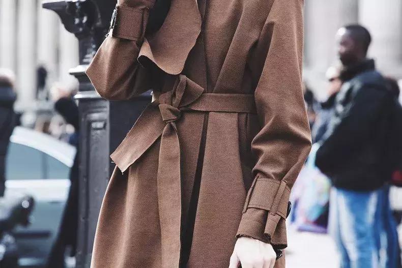 长款风衣的搭配及穿法女士,长款休闲风衣的搭配及穿法