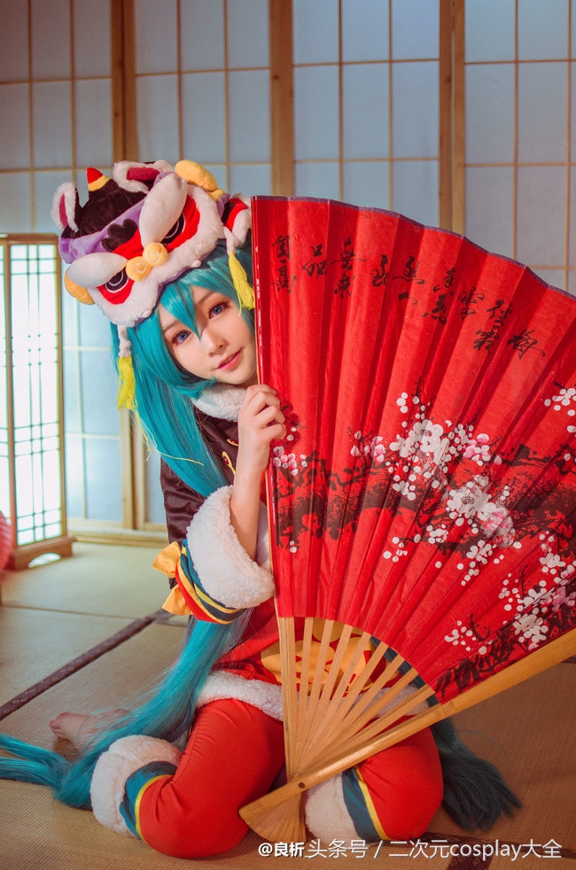 舞狮初音未来cos,初音未来cos原神校园表演