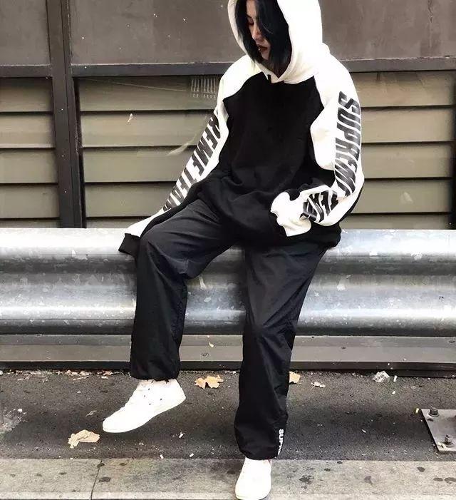 想骚还能买得起,开学这么穿让你成功撩到学妹哦