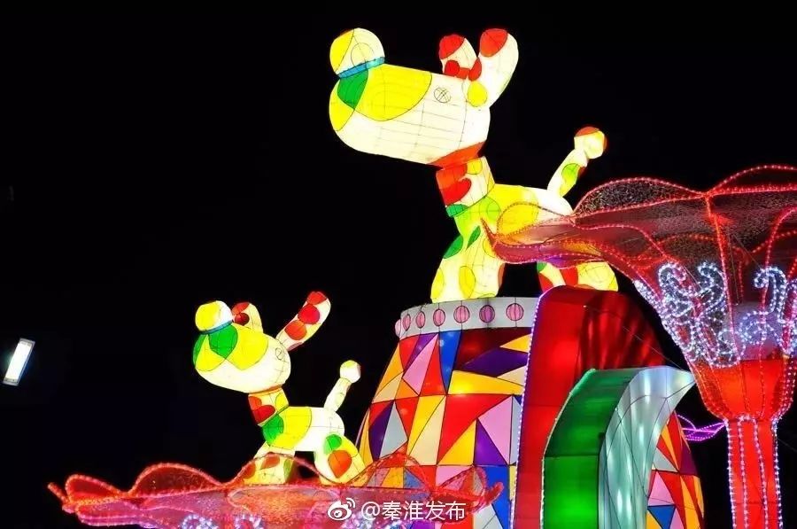 今夜的南*夫子京**庙,全是人人人人!有你吗?