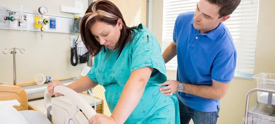 生宝宝肚子疼羊水破裂,准妈妈羊水破了怎么办