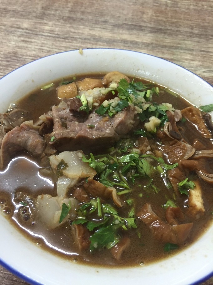 冬天去哪里旅游暖和特色美食,冬季游玩攻略美食推荐