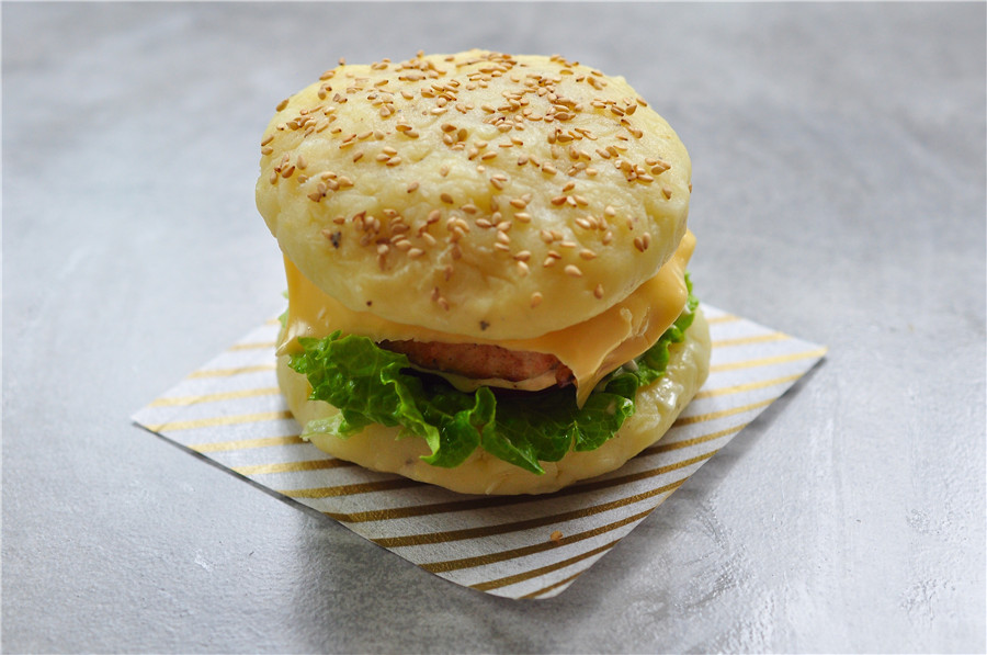 土豆泥肉饼汉堡,热量低的牛肉汉堡