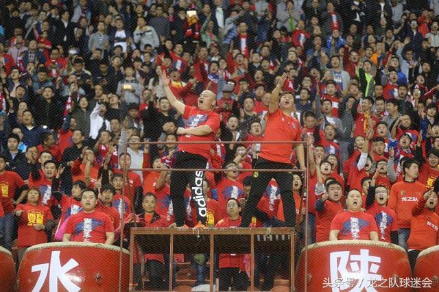 【球迷故事】爱陕西队的何大锤：热血永驻，尽此生之慷慨