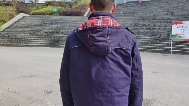 宜昌高中校服大全,宜昌哪个高中校服是红灰秋季校服
