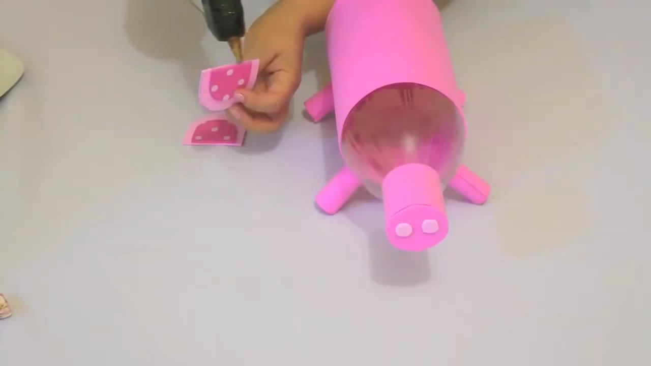 怎样用日常塑料瓶做储钱罐,储钱罐手工制作用塑料瓶