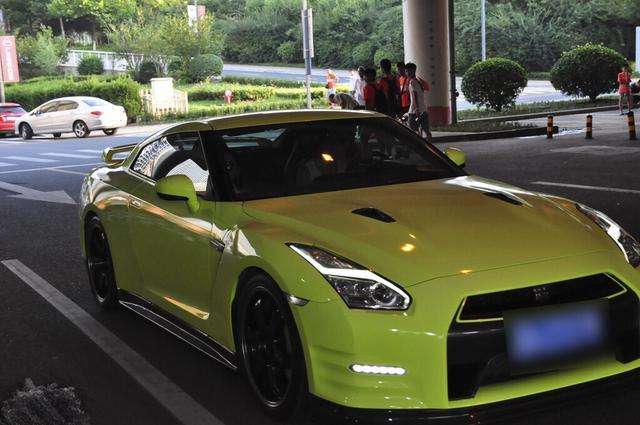 中国足球球员豪车,中国男足10位球员座驾