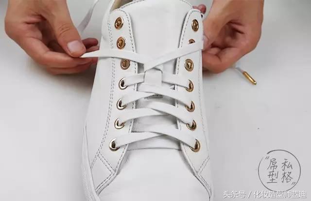 鞋子如何绑鞋带比较好看,全部鞋系鞋带方法男生