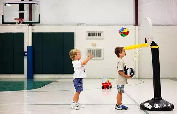 美国小孩体育训练课,外国孩子的体能课