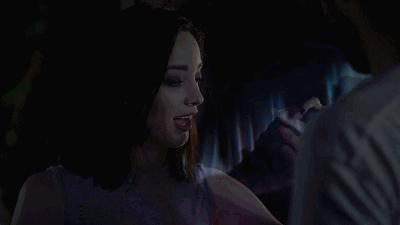 爆红网络靠一头绿发？让80万人沦陷的绝世美颜，竟是靠化妆台上的