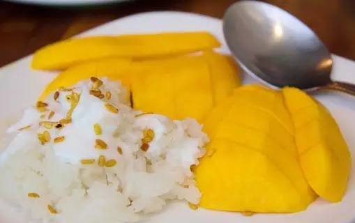 泰国普吉岛夜市小吃美食,泰国美食街边小吃跳跳虾