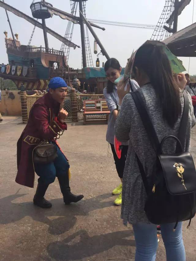 跟着朵拉去探险英文,迪士尼上海儿童游玩攻略