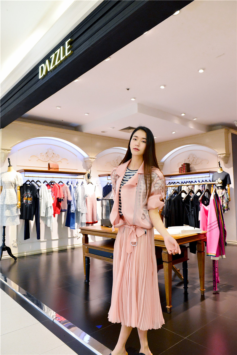 重庆解放碑街拍摄影馆,解放碑每天美女街拍时间