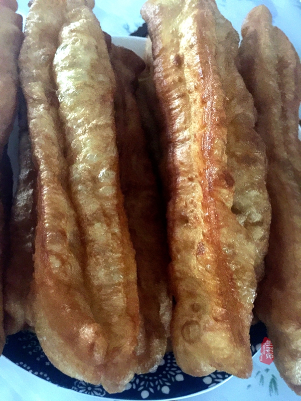 怎么炸牛奶油条又软又好吃,奶香小油条怎么炸出来又软又蓬松