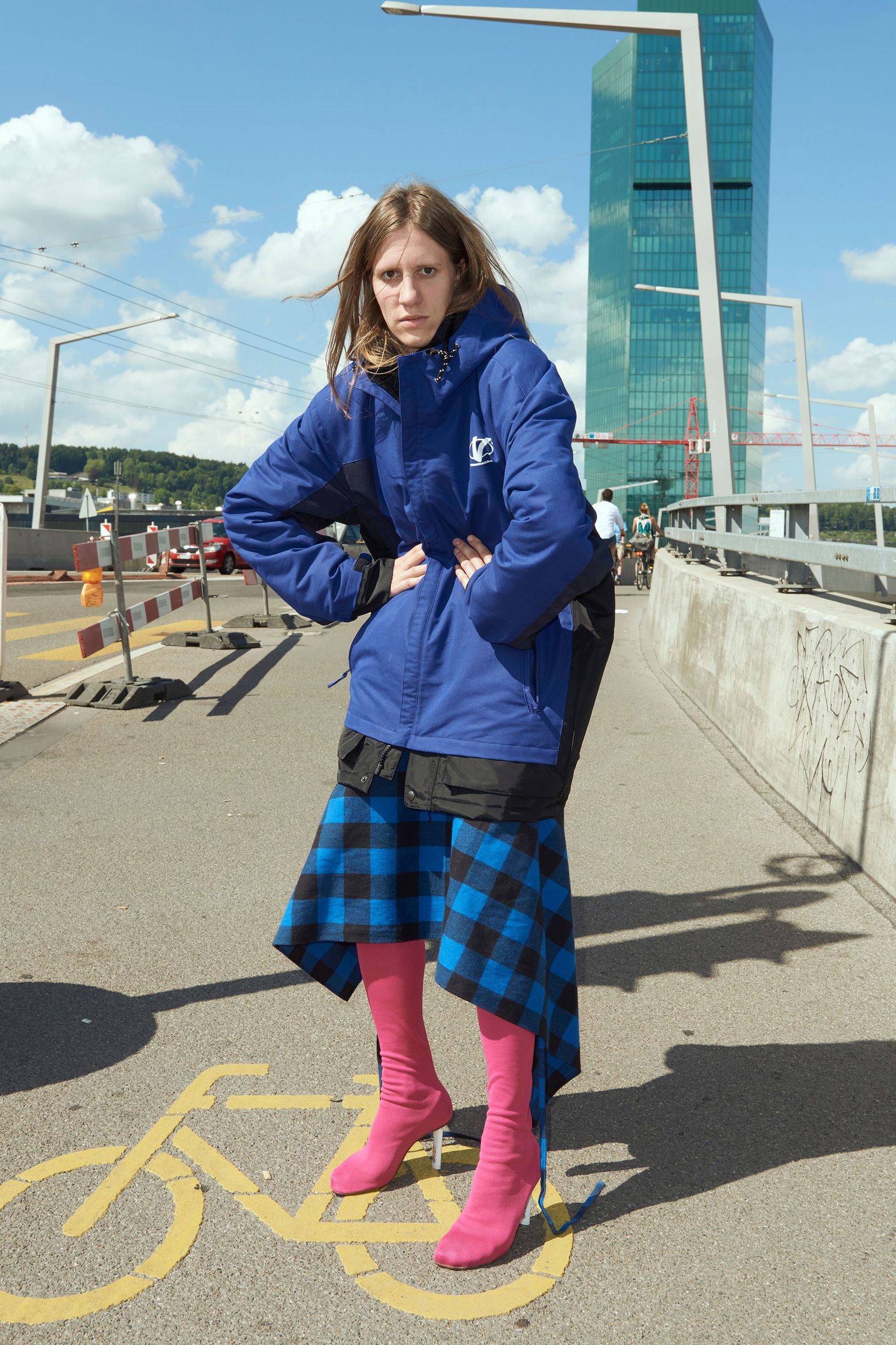 这个潮牌请来素人走秀，效果很赞，最老超模也来助阵