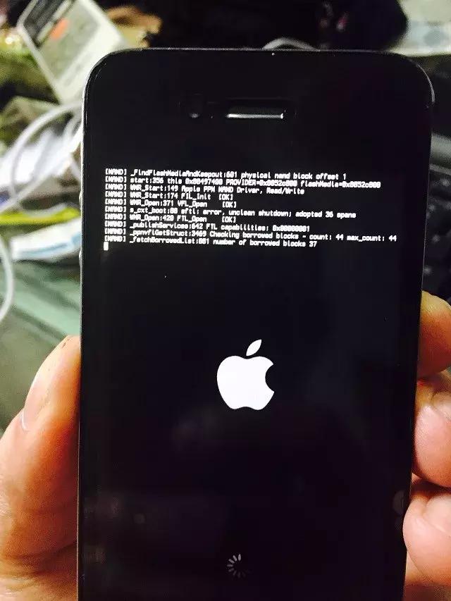 两岁娃输错密码苹果手机停用20年,苹果手机被小孩输错密码锁定