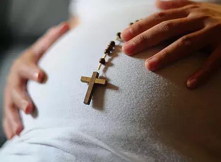 孕期皮肤瘙痒难忍？千万不可用手抓挠