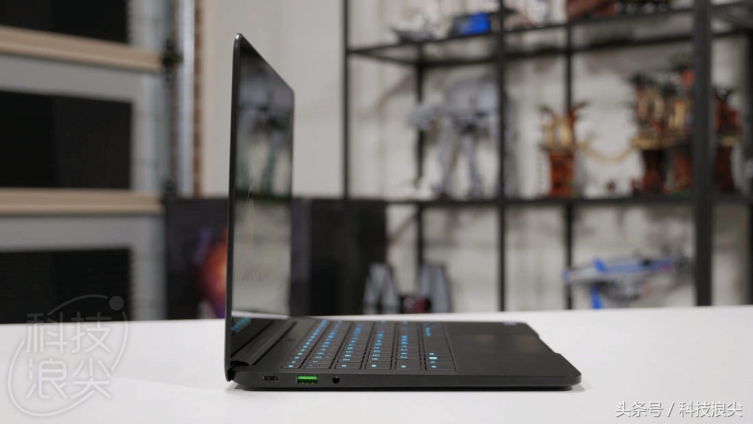新款雷蛇灵刃潜行版评测:八代i7处理器+IGZO屏幕+10小时续航