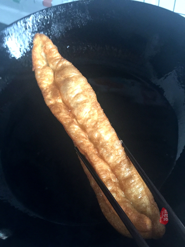 怎样炸出来的油条又软又好吃,奶香油条香酥蓬松的做法非油炸