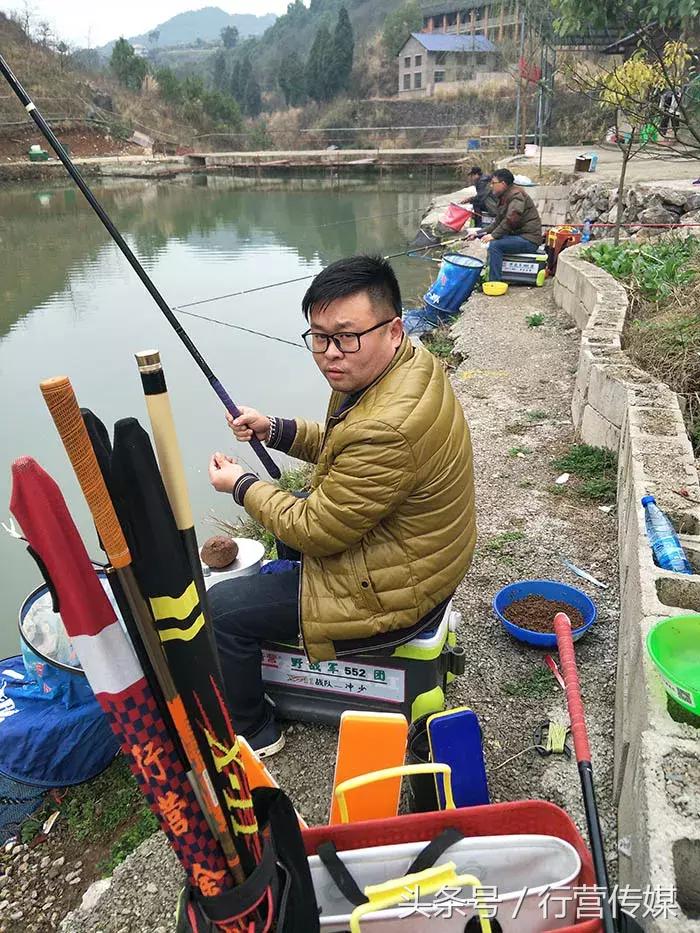 创意的发型,创新的钓鱼比赛,X11战队掐鱼赢得满“塘”彩!