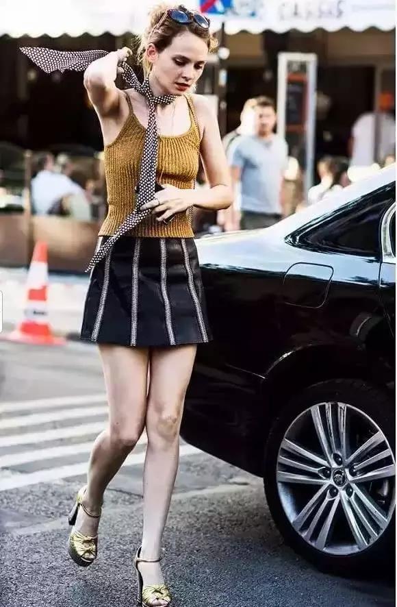 给女人一根领带,*绑捆**她的一世嚣张