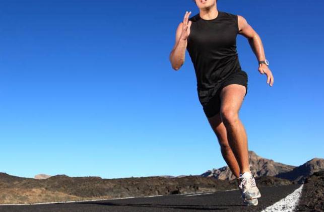 跑步肚子右下方疼如何避免,一跑步小肚子两边痛是怎么回事