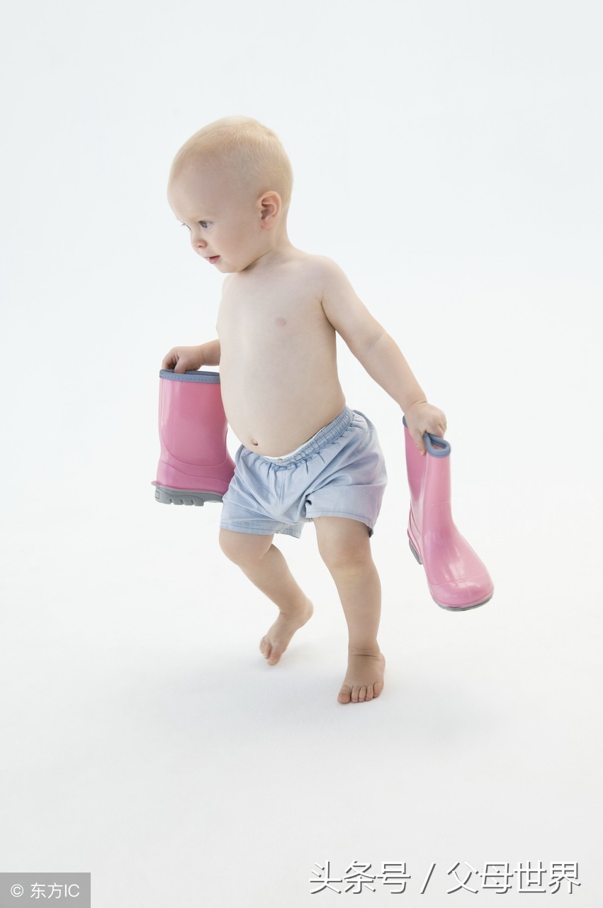 宝宝走路姿势不对看什么科,开始学走路宝宝走路姿势异常