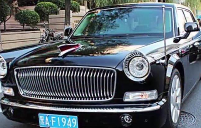 1个车牌顶1辆超跑，看见这些车牌最好绕着走，因为车主不是简单人