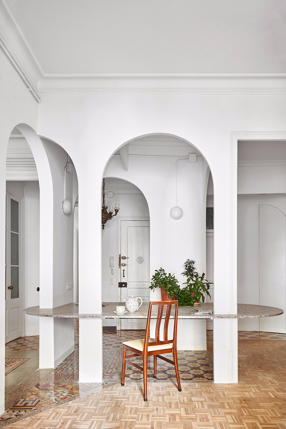 巴塞罗那ATABLE,II住宅:将桌子作为住宅的中心