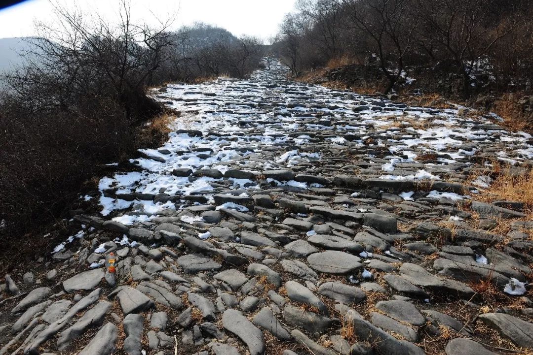 京西古道上的科学擂台：是蹄窝，还是壶穴？|争鸣