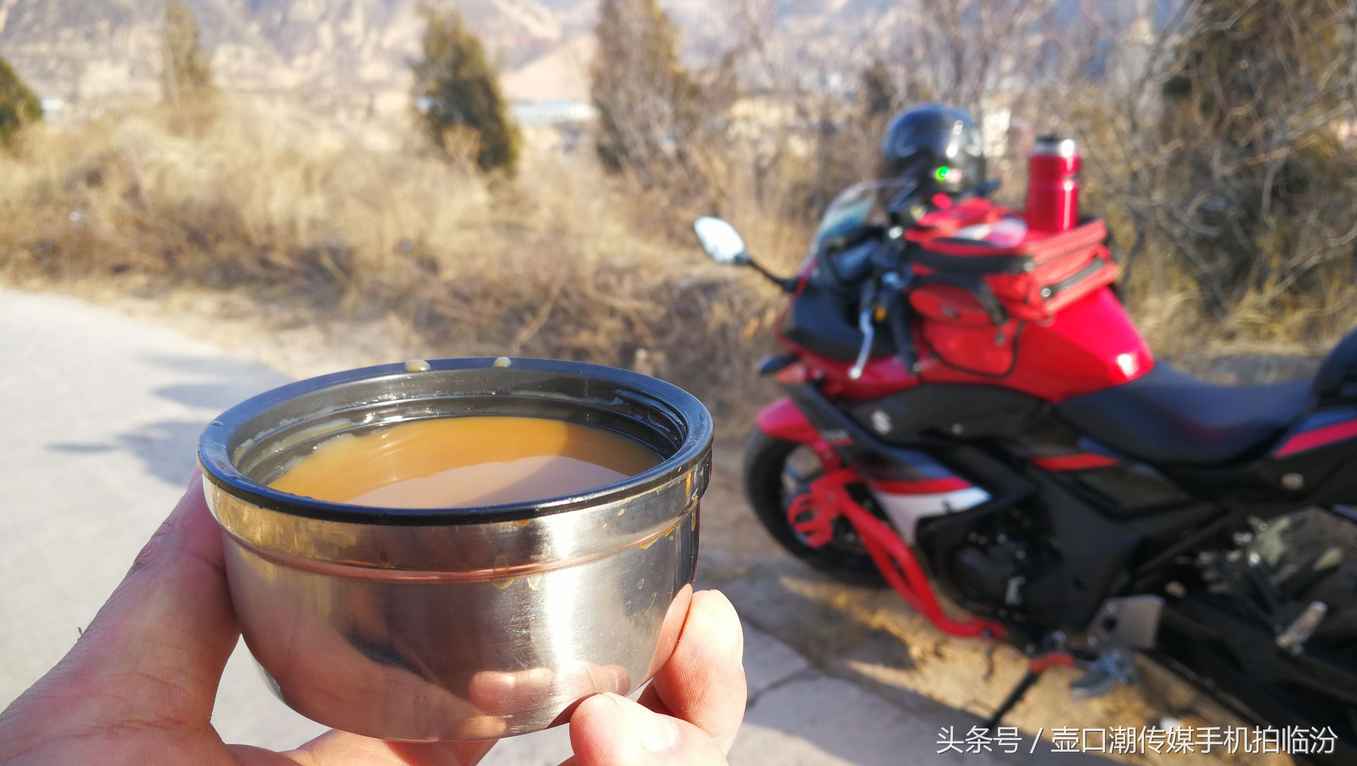 临汾：不买摩托的理由是怕挂档费鞋～十五元一双的鞋你会穿吗？