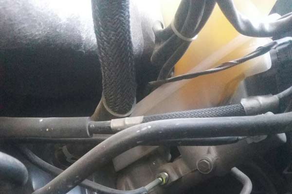 奔腾b70刹车软怎么回事,奔腾b70刹车盘维修