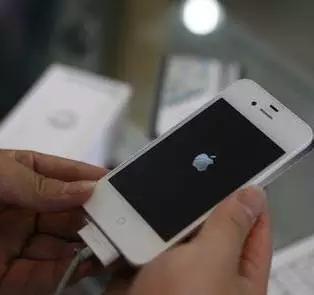 路边卖苹果手机的骗术,低价苹果手机套路骗局大揭秘