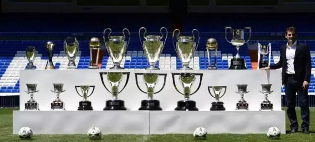 卡西利亚斯生日快乐,卡西利亚斯人生经历