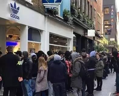 这个人在纽约最贵的地方，为穷人建了座金字塔