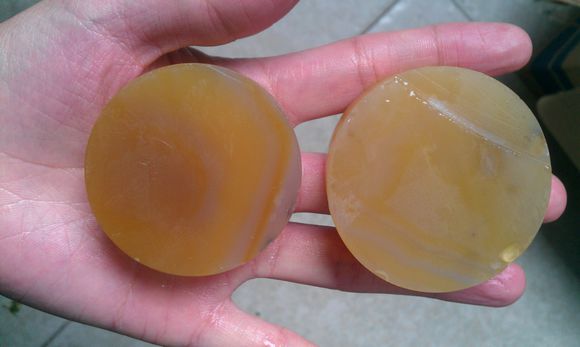 女人是水做的,玉石也会缺水快看看你戴着的女人吧!藏友必看!