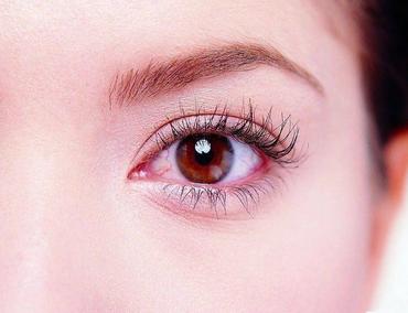 汪涵录节目眼球血管破裂,汪涵眼睛红红