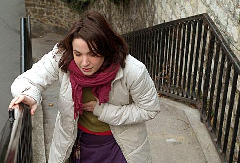 睡不好觉胸闷气短怎么回事,胸闷是不是抑郁症的表现